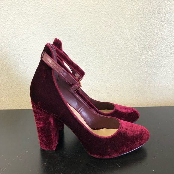 Shoe Dazzle Burgundy Velvet High Heels - Picture 3 of 13